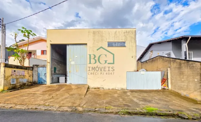 Excelente Galpão á venda de 300m² no bairro Estância São José em Poços de Caldas MG.