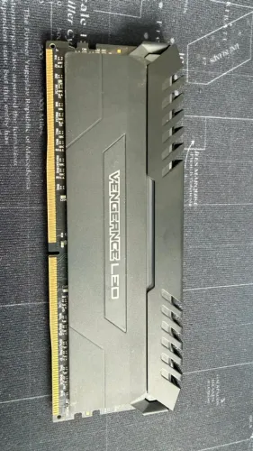 MEMORIA DDR4 8GB VENGEANCE LED
