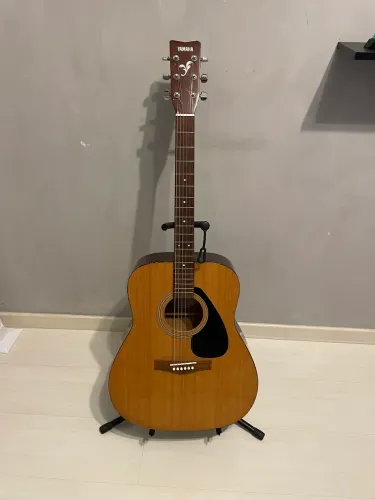 Violão Yamaha F310 eletroacústico, pronto pra plugar e tocar
