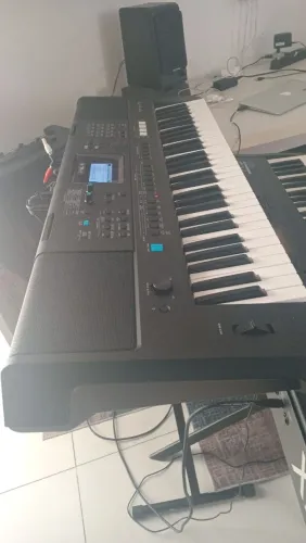 Yamaha PSR E473 na caixa novo!