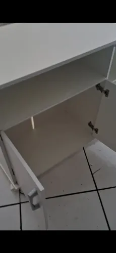 Armário de cozinha com rodinhas, conservado