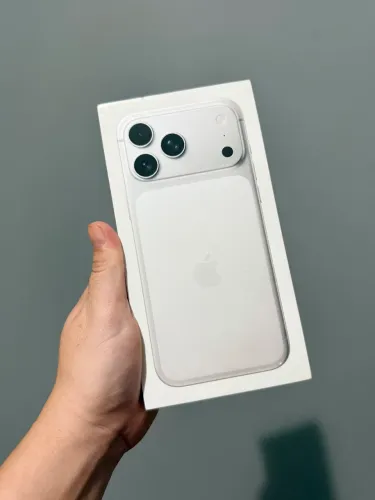iPhone 17 pro max Silver lacrado