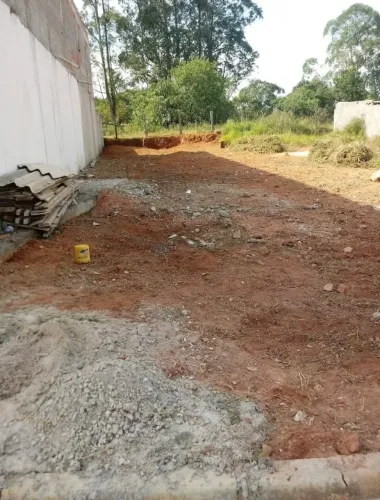 Terreno 6x27, terra firme e plana.  