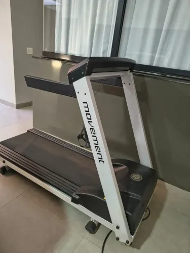 Esteira Elétrica RUN 1.8 Movement Alta Performance e Resistência
