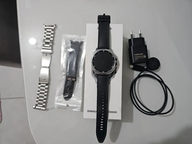 Samsung Galaxy Watch 8 Classic - Caixa e Carregador Original