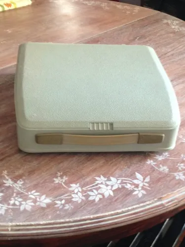 Máquina de Escrever Hermes Baby com Estojo