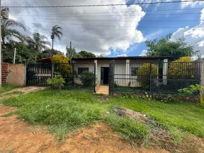 Casa a venda com 3 Quartos 1 Suíte - Condomínio Fechado - Lote de 800M - Aceita troca