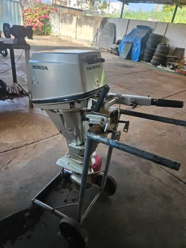 Motor de Popa Honda 15HP 4 Tempos / 2005 + Tanque de Combustível Original