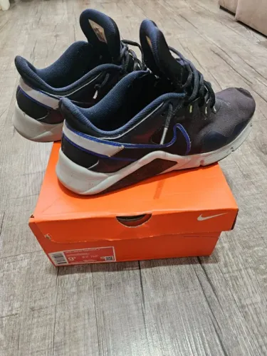 Nike Legend Essential 2