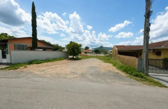 Terreno comercial/residencial - Barra do Rio Cerro com 399,00m²