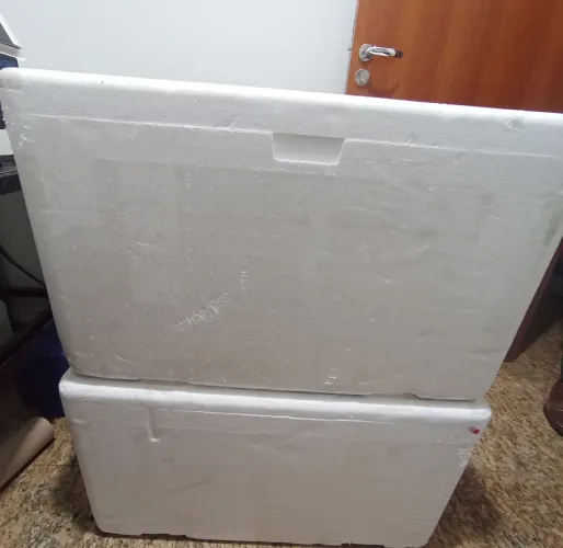 Vende-se caixa de isopor 
