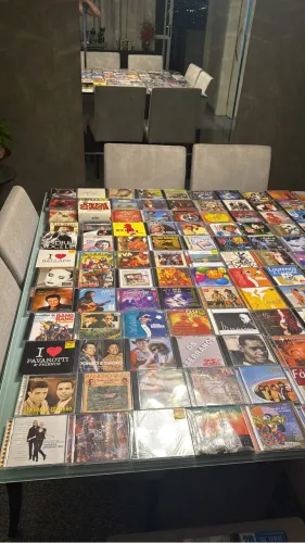 Vendo CDS e DVDS