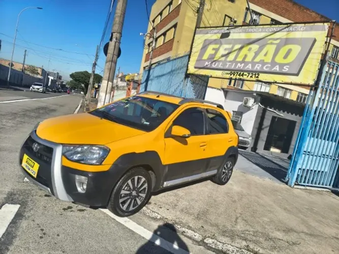 Toyota Etios Cross 1.5 Flex 16V 5P Mec. 2014