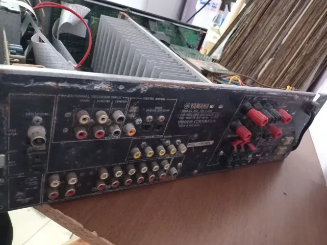 Receiver Yamaha em com problema na plca de alimentação 