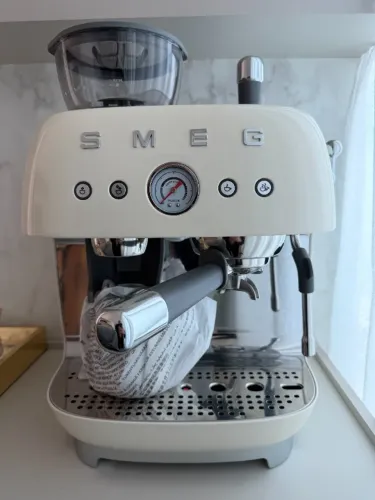 Cafeteira Smeg EGF03 - Nova (nunca usada)