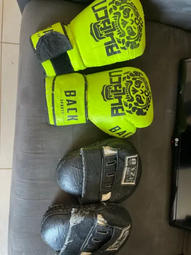 Luva e manopla Muay Thai