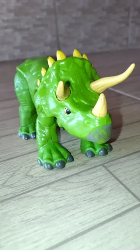 Fisher Price Dinossauro Triceratops Figura Brinquedo