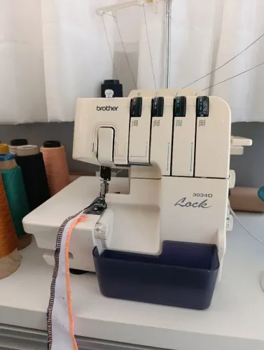 Máquina ultralock Brother