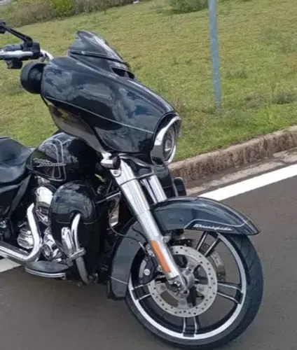 Street glide special