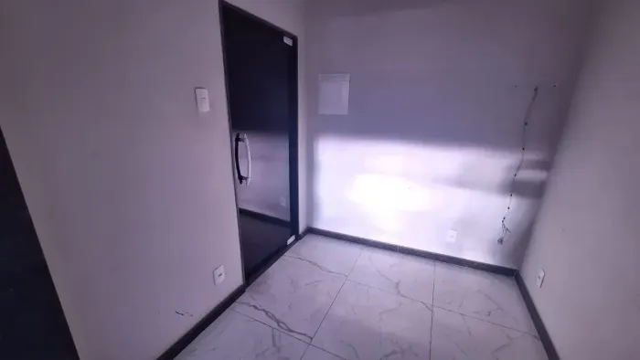 Três salas em sobreloja c/ banheiro e cozinha para alugar 1.525,00