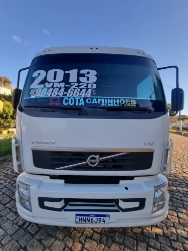 Volvo VM-220 com carroceria, super novo