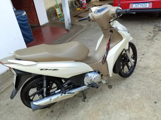 Honda biz ex bem conservada