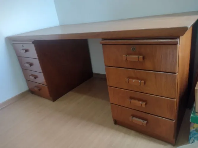 Bancada de Trabalho Robusta - Ideal para Oficinas e Garagens.