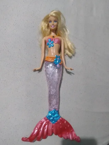 Boneca Barbie Sereia Luz e Brilho