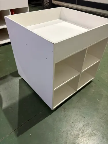 Vendo ilha em mdf com pouco uso indicado para loja de roupas pet  horto frut entre outros 