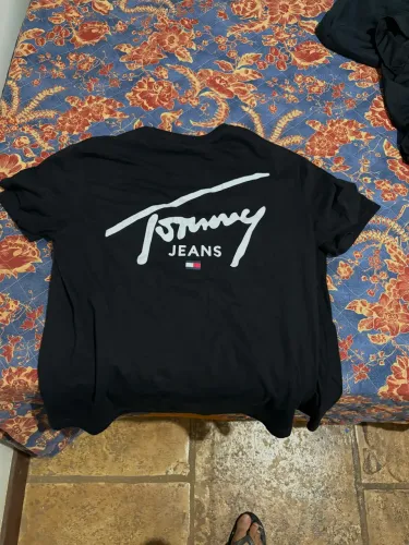 Camiseta tommy preta