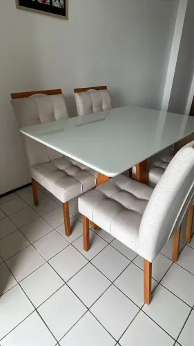 Mesa de jantar 4 lugares 