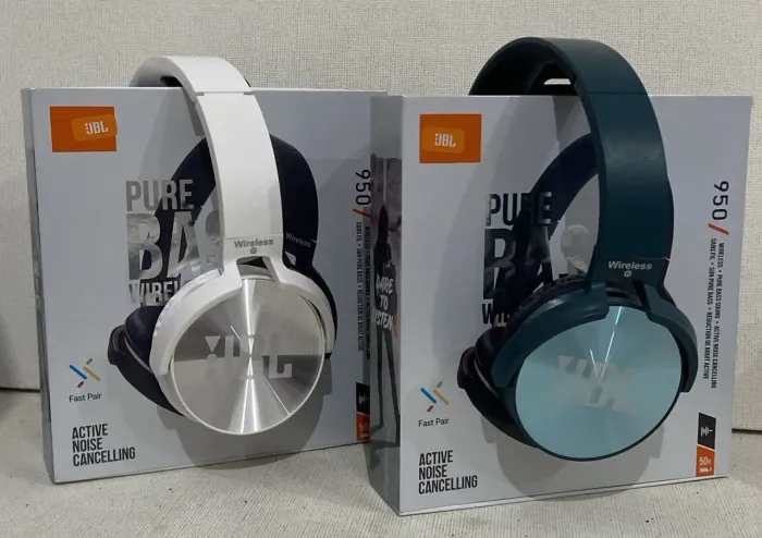 Fone de ouvido JBL Pure Bass Wireless 950 Com Active Noise Cancelling (ANC)