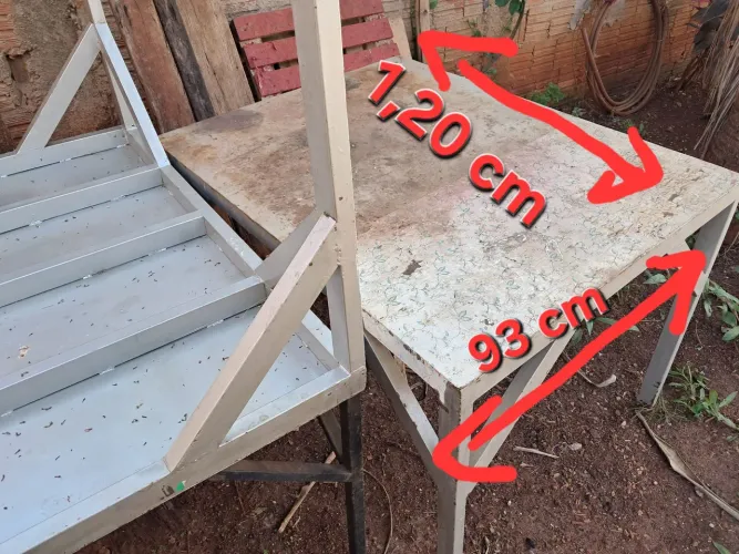 Mesa de ferro tam. 1,20x0,93 estrutura excelente