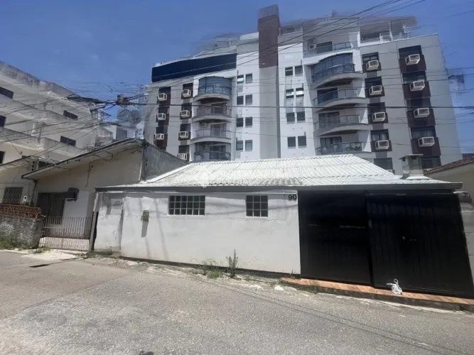 Terreno na agrônomica ao lado da Beira Mar Financiavel