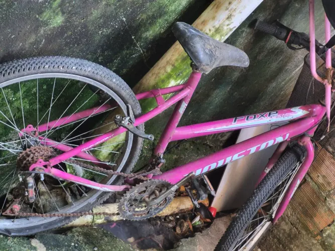 Bicicleta com avarias 