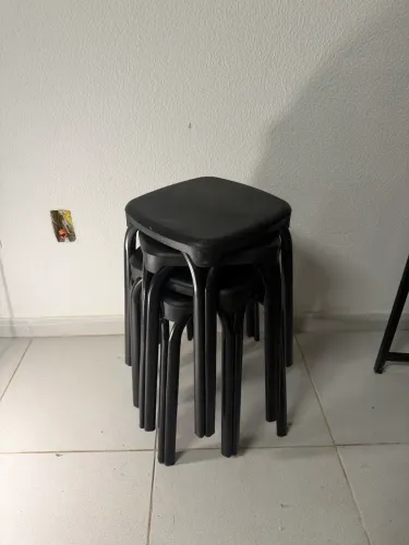 Banquetas empilháveis