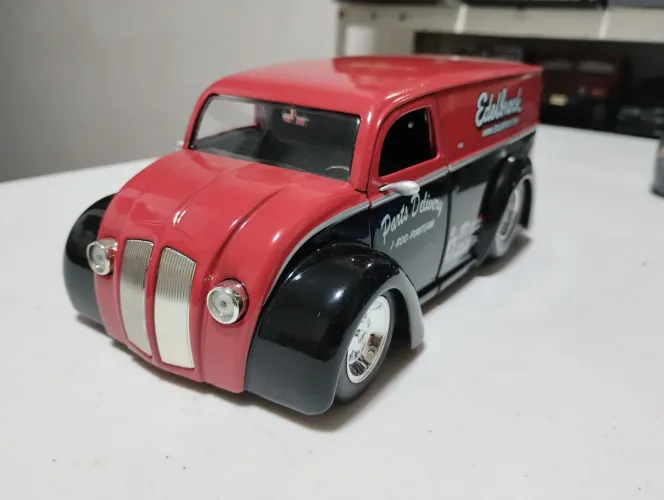Miniatura furgão div cruizer van edelbrock Jada toys 1/24