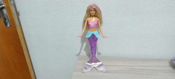 Boneca Barbie Sereia - Luzes do arco-íris - Dreamtopia