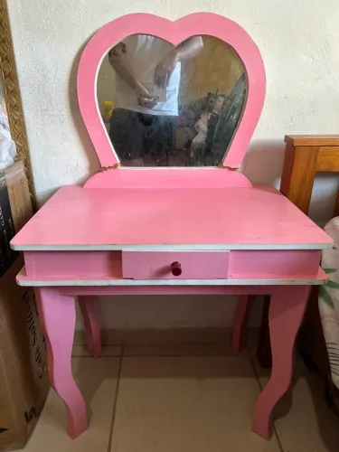 Penteadeira Infantil Rosa com Espelho de Coração