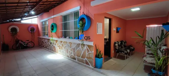 Casa em Floresta com 240 m² , 3 quarto(s) , 1 suíte(s) , 3 vaga(s).