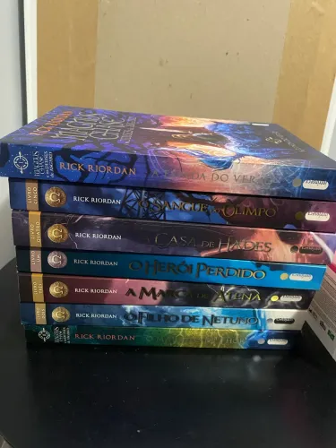 Lote livros Rick Riordan (Os Heróis do Olimpo e Magnus Chase)