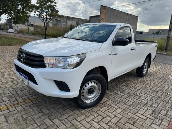 Toyota Hilux CS 4X4 2.8 TDI Diesel Mec. 2021