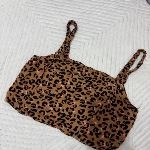 Top cropped oncinha + lastex atrás 