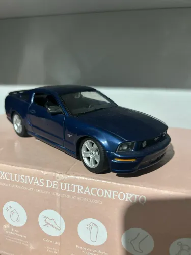 Ford mustang gt miniatura