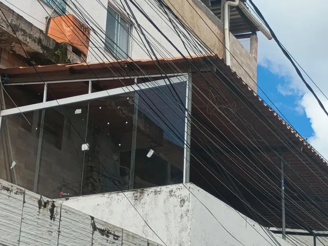 Ponto comercial  e apartamento 