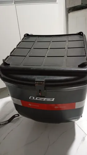 Baú para entregas de 90L com trilho