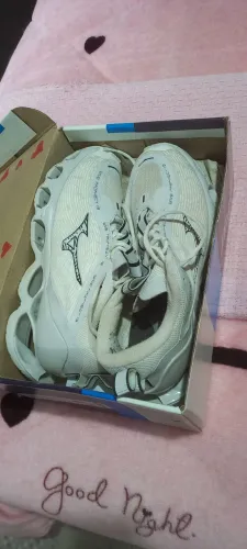 Tênis mizzuno usei 2 vezes só bem dizer Novo