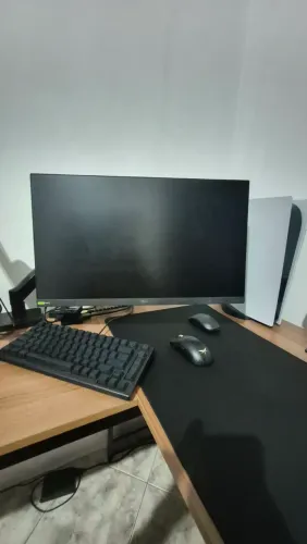 LG UltraGear de 24" 1080p (IPS, 180Hz, 1ms) com 5 meses de uso e nota fiscal.