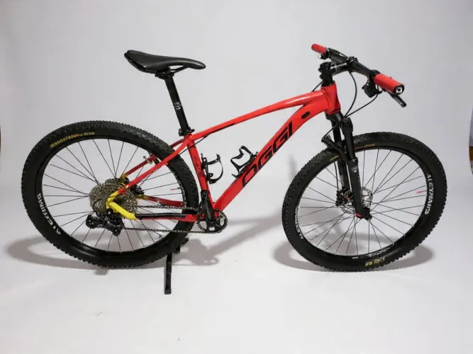 Bicicleta aro 29 Oggi 7.3 2024 Vermelha Deore 12v Suspensão Manitou Markhor