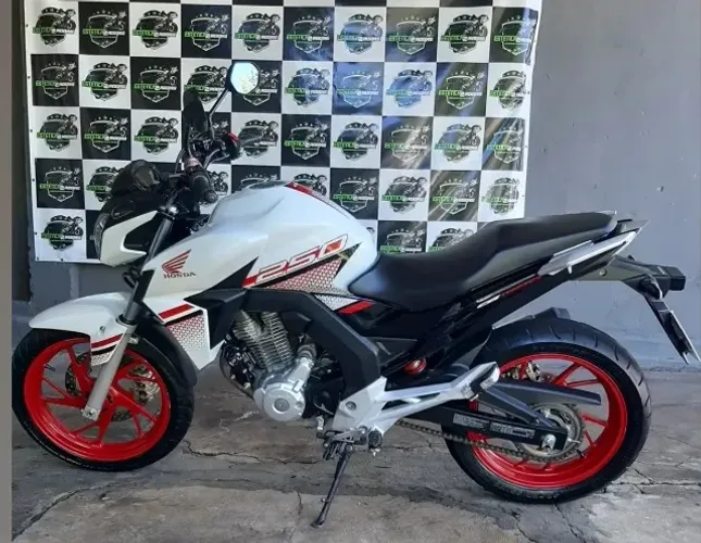 Vende-se CB 250 Twister
